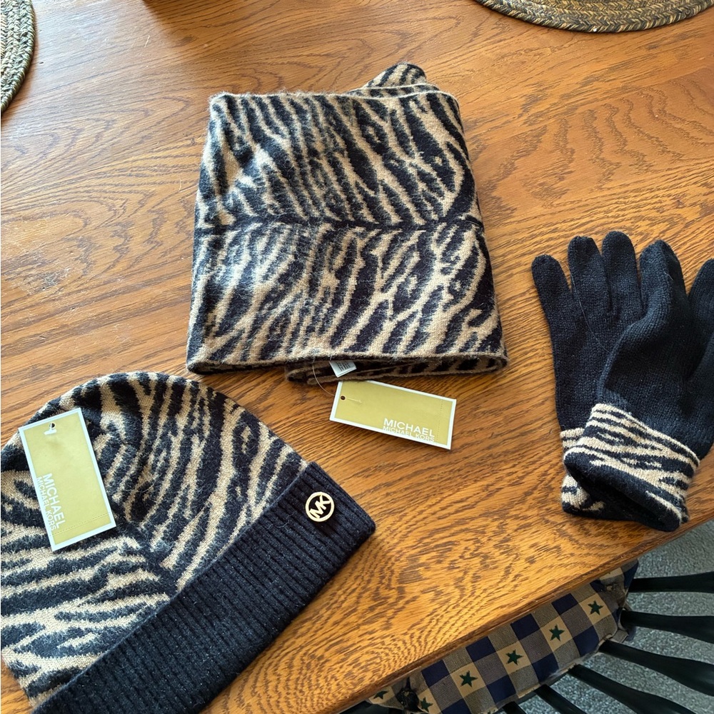 Michael Kors Tiger Print Hat Scarf snd Gloves Set